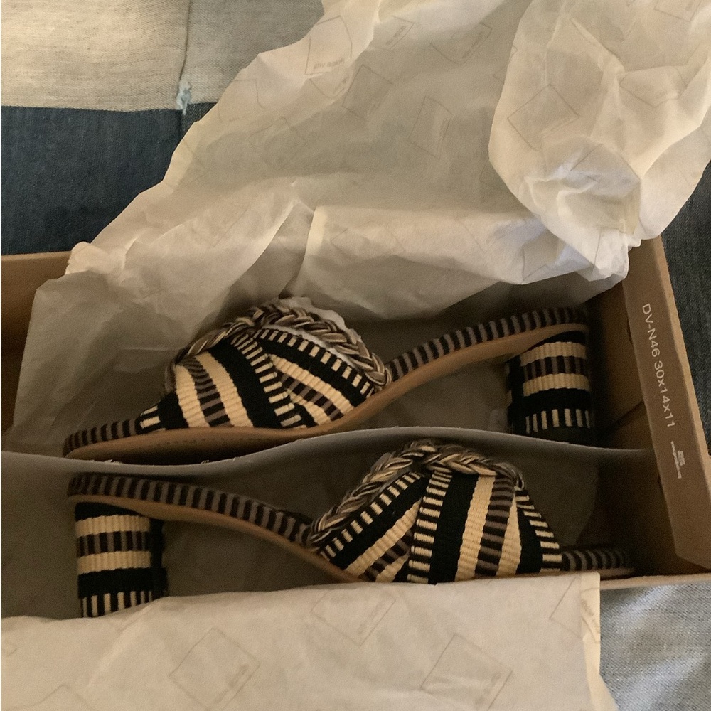 Dolce Vita heeled sandals - size 7